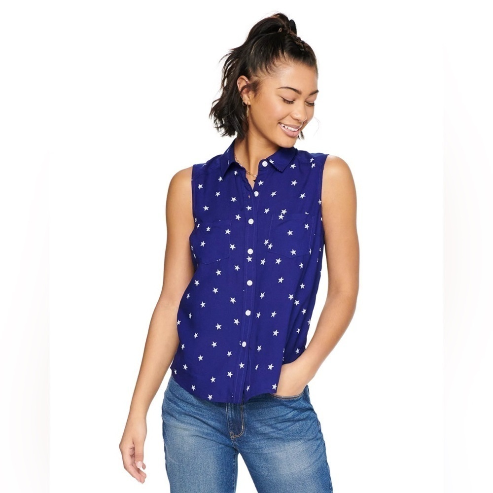 Star print patriotic flowy whimsical festive collared button down tank NWT S